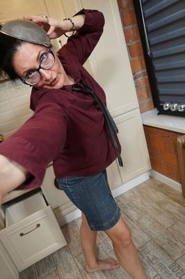 Brunette mature babysitter taking some naughty photos