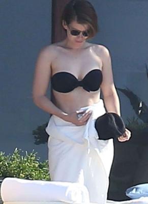 Kate Mara&;s Navel and tummy (perfect body)
