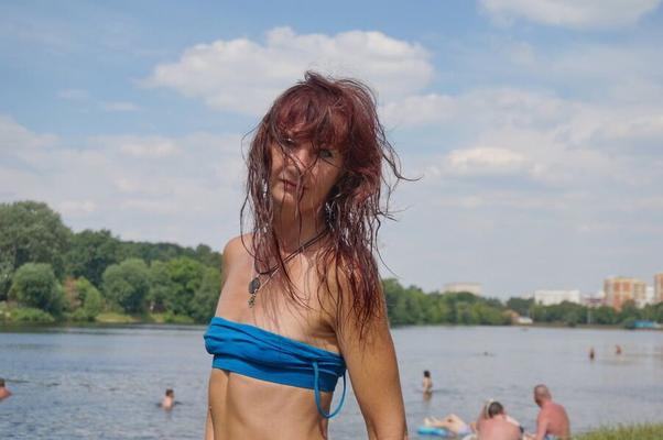 Cabelo ruivo molhado