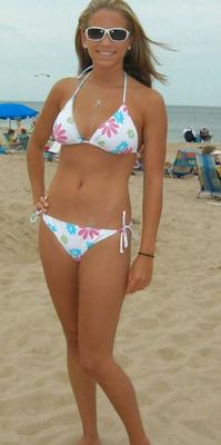 Hot amateur young babe Isa in beach dress