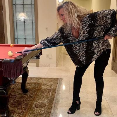Hot amateur mature mom teasing me at home