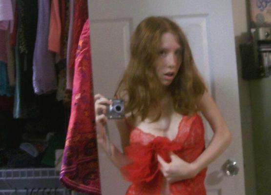 Lucy, rousse aux gros seins