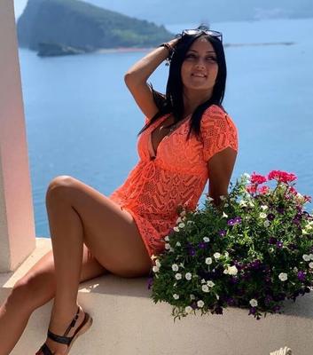セルビアの熱い売春婦の美しいお尻ミラナ・ミトロヴィッチ