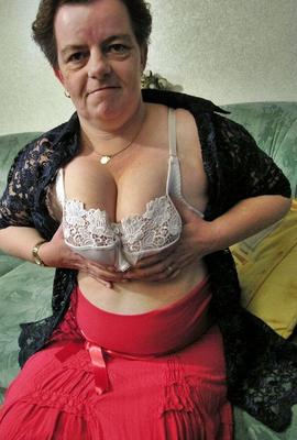 Tombul yasli anneler olgun kadin mature granny mom turk evli