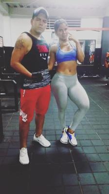 Instrutora de ginásio milf culona