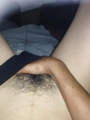 Belle brune sexy Hairy pussy