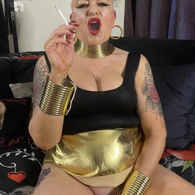 BAD AUNTIE SMOKING