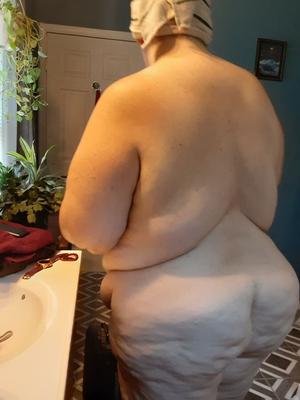 ぽっちゃり妻の全身ショット