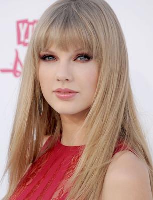 Taylor sexy