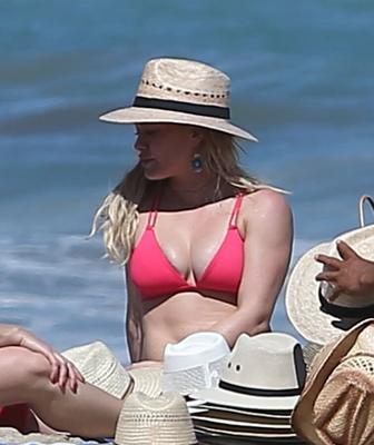 milf battle round bikini hilary duff vs britney spears