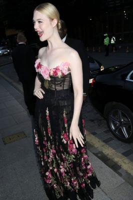 ELLE-FANNING (RUDE AND NUDE)SG