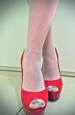 Giada sexy heels and nylon feet