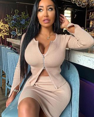 Amazing Bimbo - Celine Centino