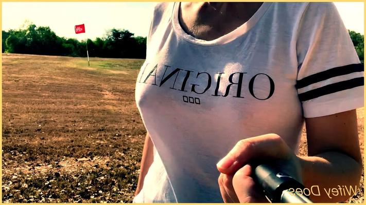 Wifey goes braless walking around the golf course - 7 Pics
