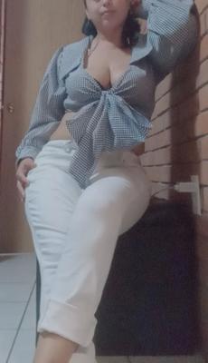Neckline and surprise - 9 Pics