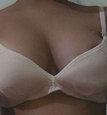 Sri Lankan Hot Big Boobs Girl