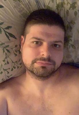 Ryan R. Fat fag on kik