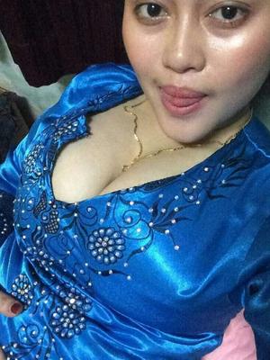 Makcik Putih Gebu Tetek Besar