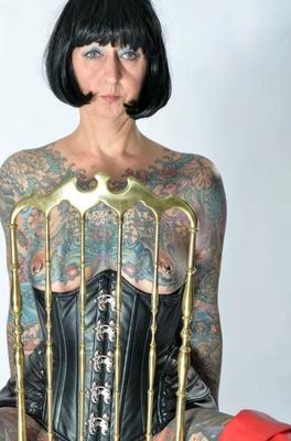 Photo shoot with full body tattooed MILF Cleo - 2
