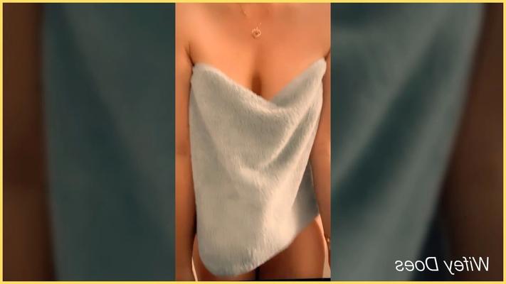 Wifey drops her towel - 7 Pics
