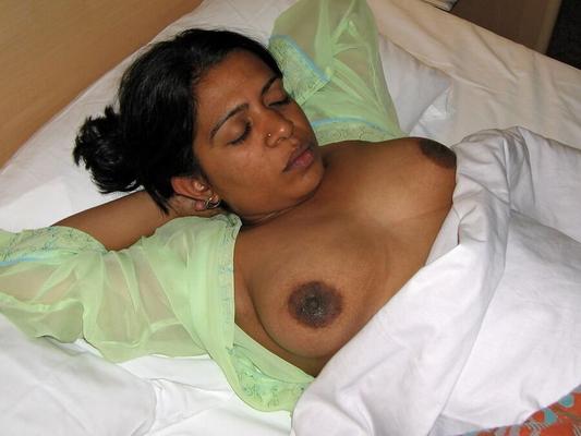 Mature Indian Rahee late Night Nighty Pics
