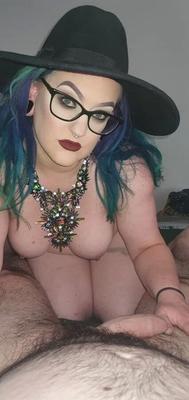 Chubby MILF Amy Leaf- Black hat and jewels