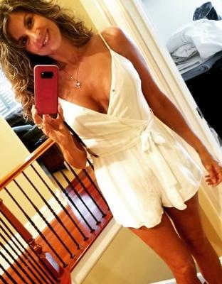 Sexy morena coqueta Milf expuesta como webslut