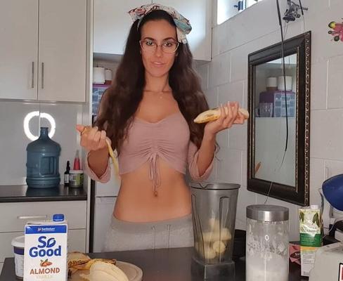 Natasha salope qui fait du sport sur le net