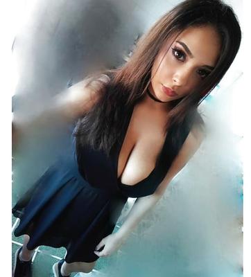 A sensual Black Dress ()