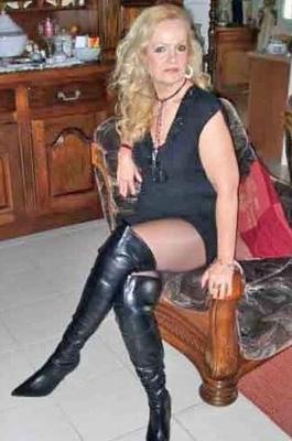 Beat your meat for these sexy grannies