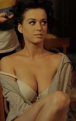 CELEBEAUTY CLEAVAGE KATY PERRY