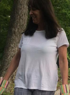 Jerk off to my older Italian MILF neighbor
