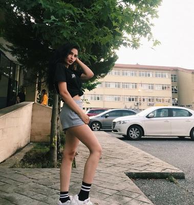 Buse de filles instagram turques