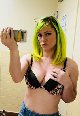 Nicky A lime peach