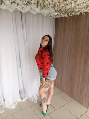 5 Pics BeccaFiland Free Photos