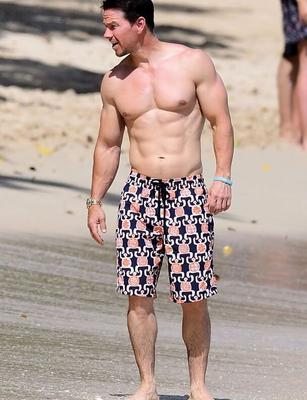Mark Wahlberg paparazzi shirtless pics