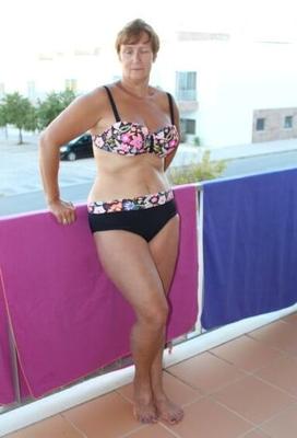 matures and amateurs in swim suits