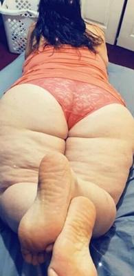 Clueless curvy BBW milf