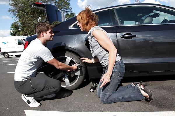 Horny Granny Amanda&;s pussy gets pounded in the parking lot