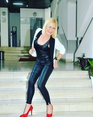 Loira sérvia magra milf mãe bunda linda Goca Vujetic