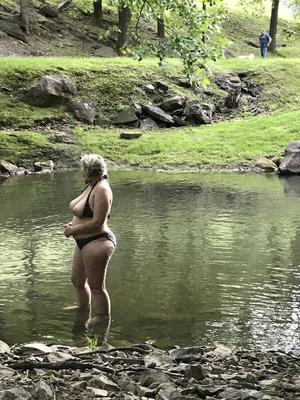 Femme s'amusant