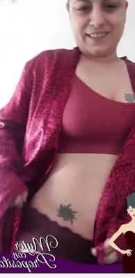 バストとパンティーはFacebookルーマニア語をライブします