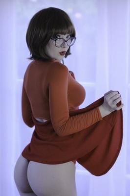 Velma D Cosplay