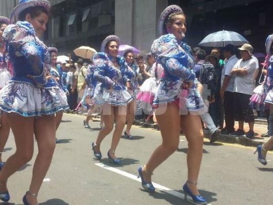caporales in pantyhose