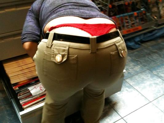 DELICIOUS TIGHT BIG ASS IN GRAY JEANS