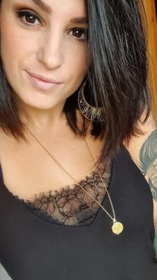 BRUNETTE WITH A SWEET FACE