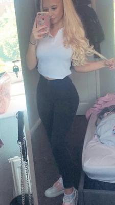 CHLOE LOU LANGE TITTEN IG SCHLAMPE