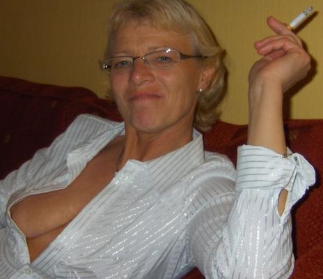 Cleavage gilf milf edition
