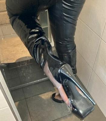 Leggings, Boots and Masturbation in Shower