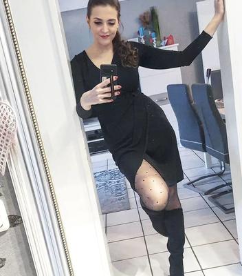 Real amateur mom Sara so hot in Nylon